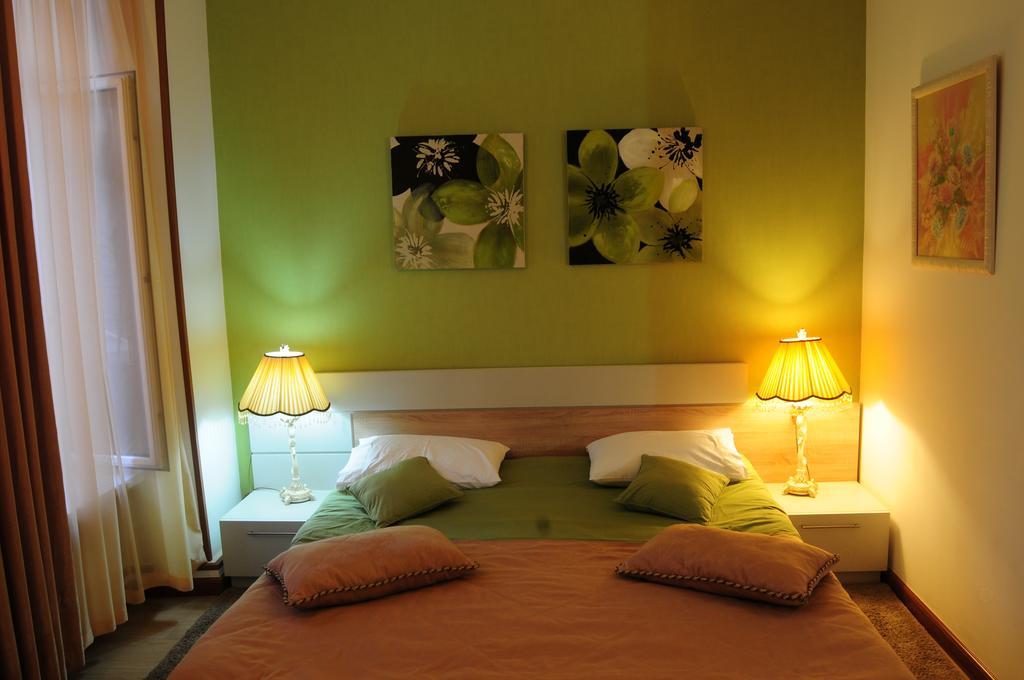 Azoyan Guest House Yerevan Exterior photo
